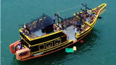 PASSEIO DE BARCO PIRATA